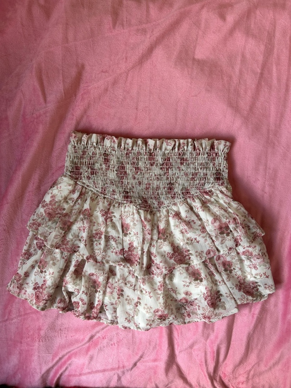 Altar’d State Rose Smocked Skort with Tiered Ruffle Design  
Size: Small
NWT